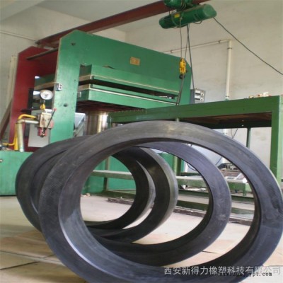 供應(yīng)鑫城一鳴平板硫化機(jī)、平板硫化機(jī)