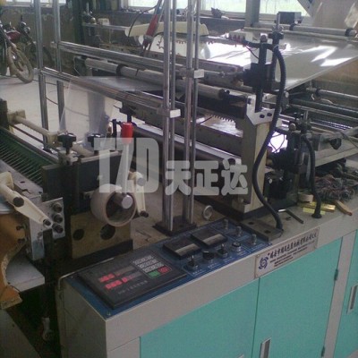 供應【四川】電腦加強雙步型自動制袋機 衛生紙袋制袋機