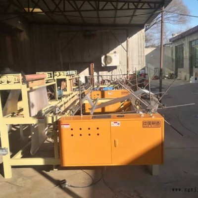 大量供應(yīng)小型制袋機(jī) 塑料制袋機(jī)批發(fā) 量大從優(yōu)，保質(zhì)保量，歡迎咨詢紡車制袋機(jī)