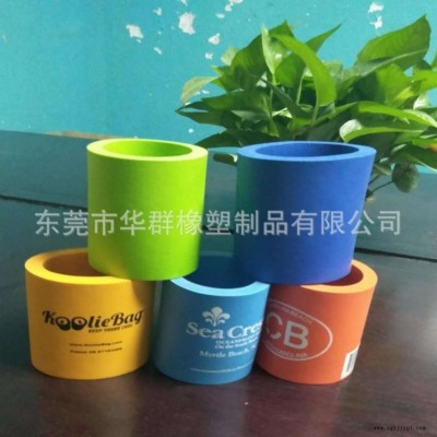 廠(chǎng)家專(zhuān)業(yè)定制精美各種杯套NBR可樂(lè)/啤酒/保溫杯套底部平穩(wěn)無(wú)漏膠