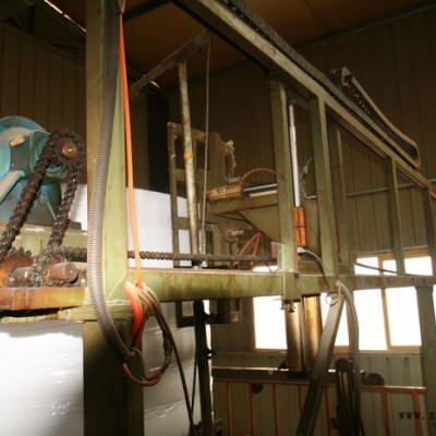 青島新美TDP-2650發泡機、水平自動連續發泡生產線、.聚氨酯發泡機、發泡機械、圓泡發泡機械、 水平連續發泡機