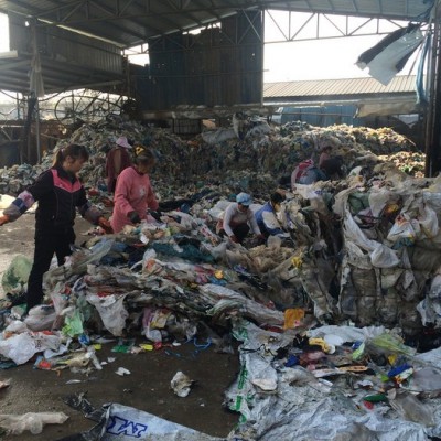 PE，HDPE、LDPE@pP再生回料供應商，中料、香菇料、藍料直銷，價格便宜。