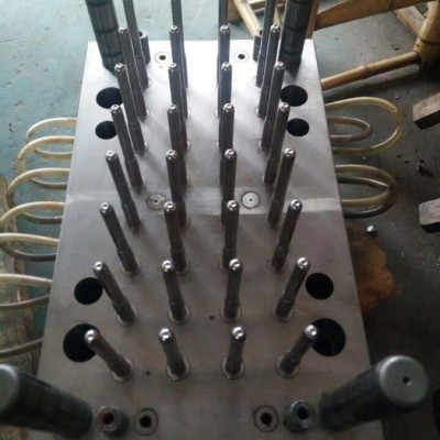 臺(tái)鼎多腔瓶蓋模具、臺(tái)鼎精密瓶蓋模具、臺(tái)鼎塑料模具