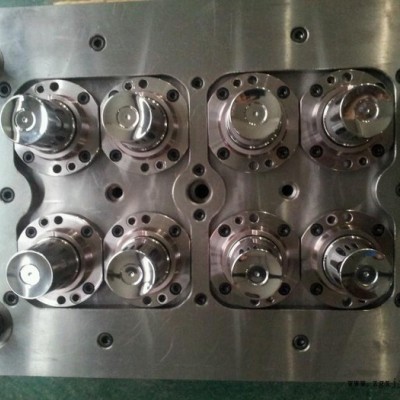臺(tái)鼎模具   精密塑料模具